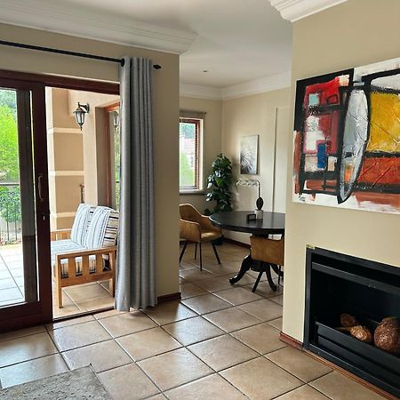Hotel 37 On Eagles Hartbeespoort Esterno foto