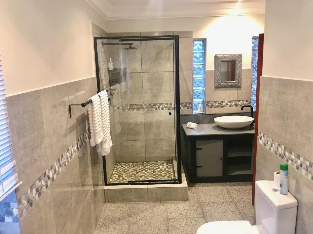 Hotel 37 On Eagles Hartbeespoort Esterno foto