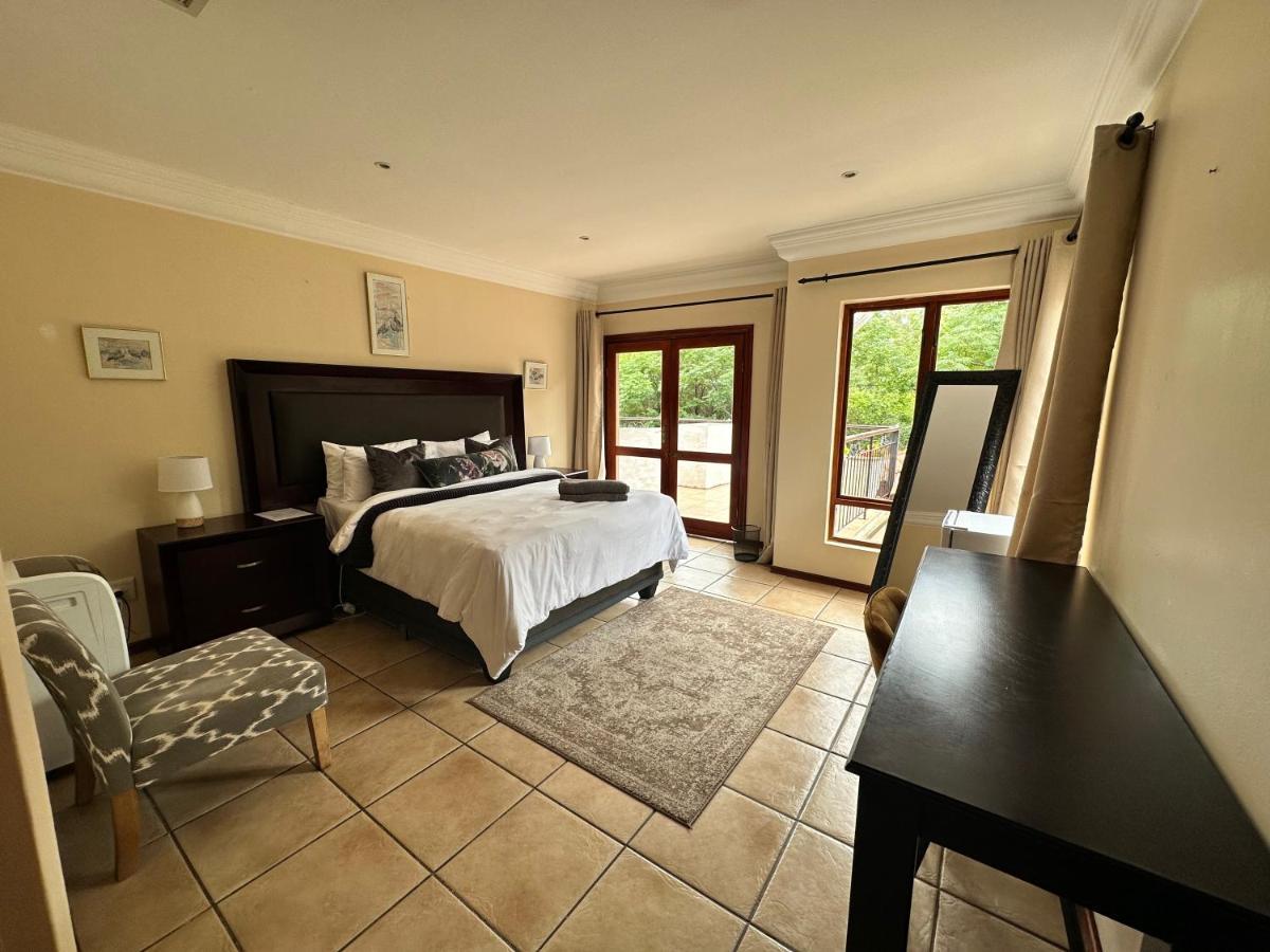 Hotel 37 On Eagles Hartbeespoort Esterno foto