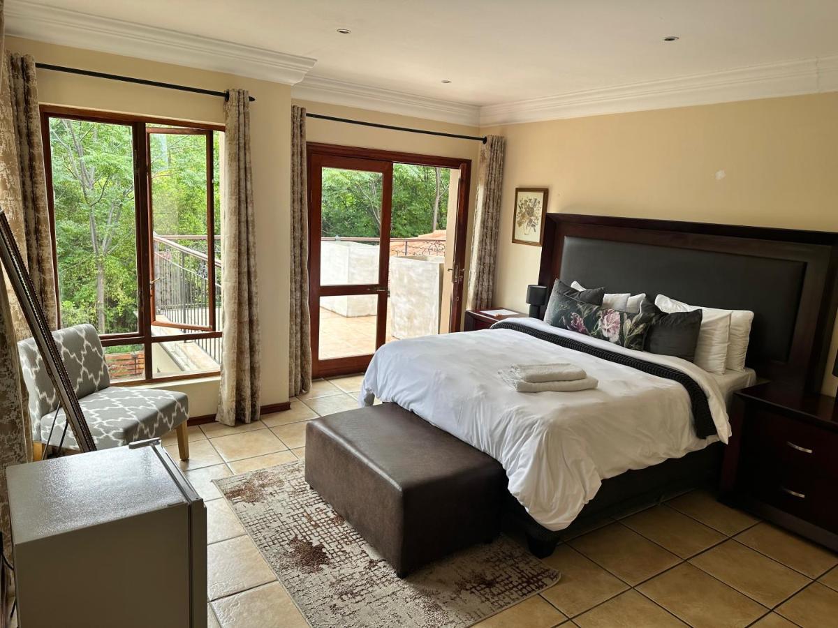 Hotel 37 On Eagles Hartbeespoort Esterno foto