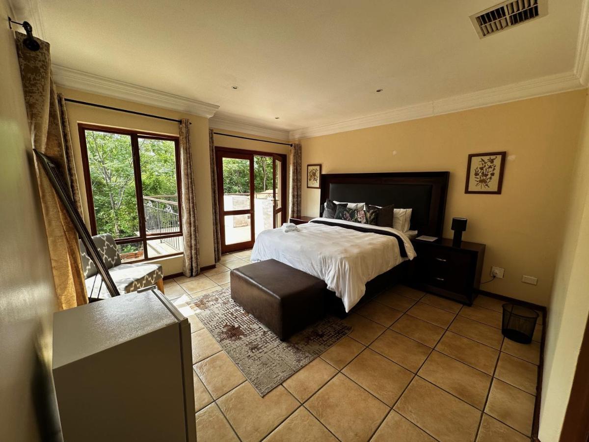 Hotel 37 On Eagles Hartbeespoort Esterno foto