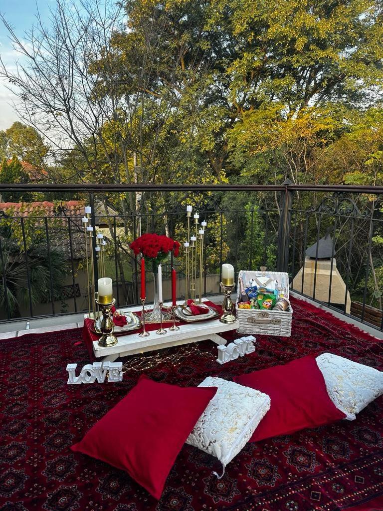 Hotel 37 On Eagles Hartbeespoort Esterno foto