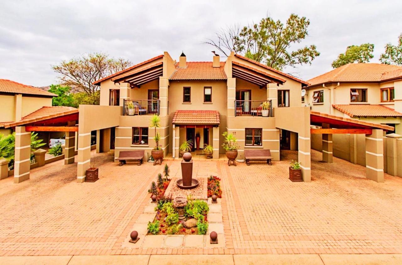 Hotel 37 On Eagles Hartbeespoort Esterno foto