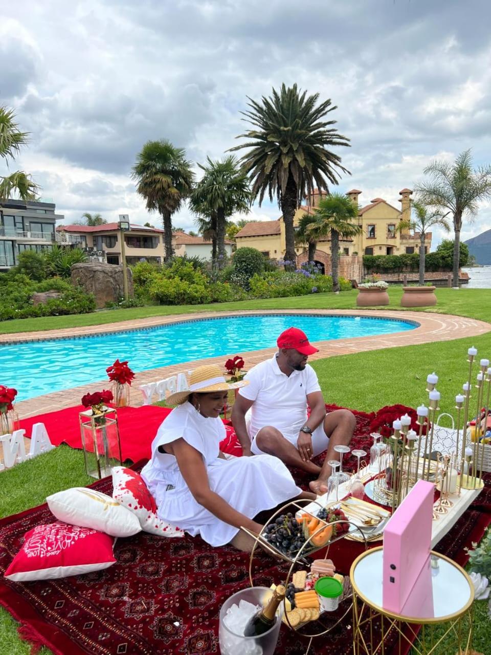 Hotel 37 On Eagles Hartbeespoort Esterno foto