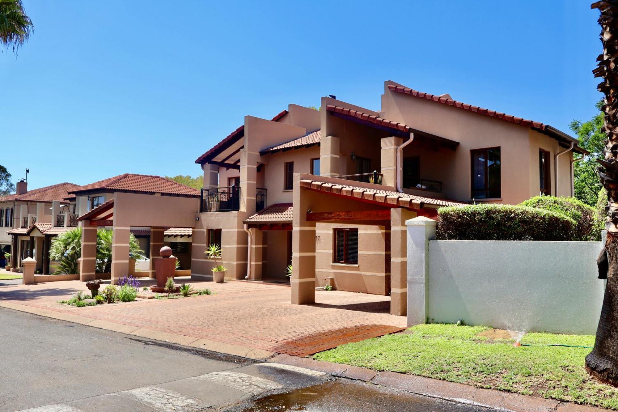 Hotel 37 On Eagles Hartbeespoort Esterno foto