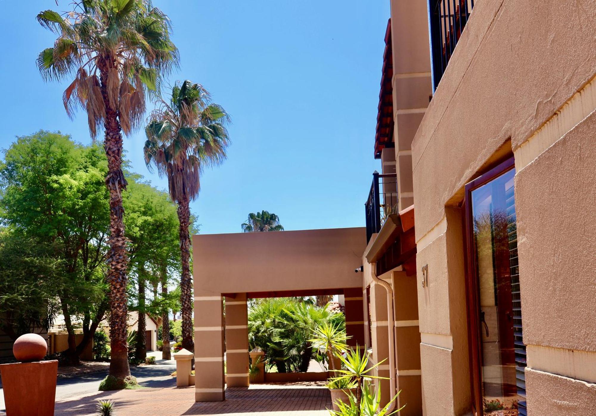 Hotel 37 On Eagles Hartbeespoort Esterno foto