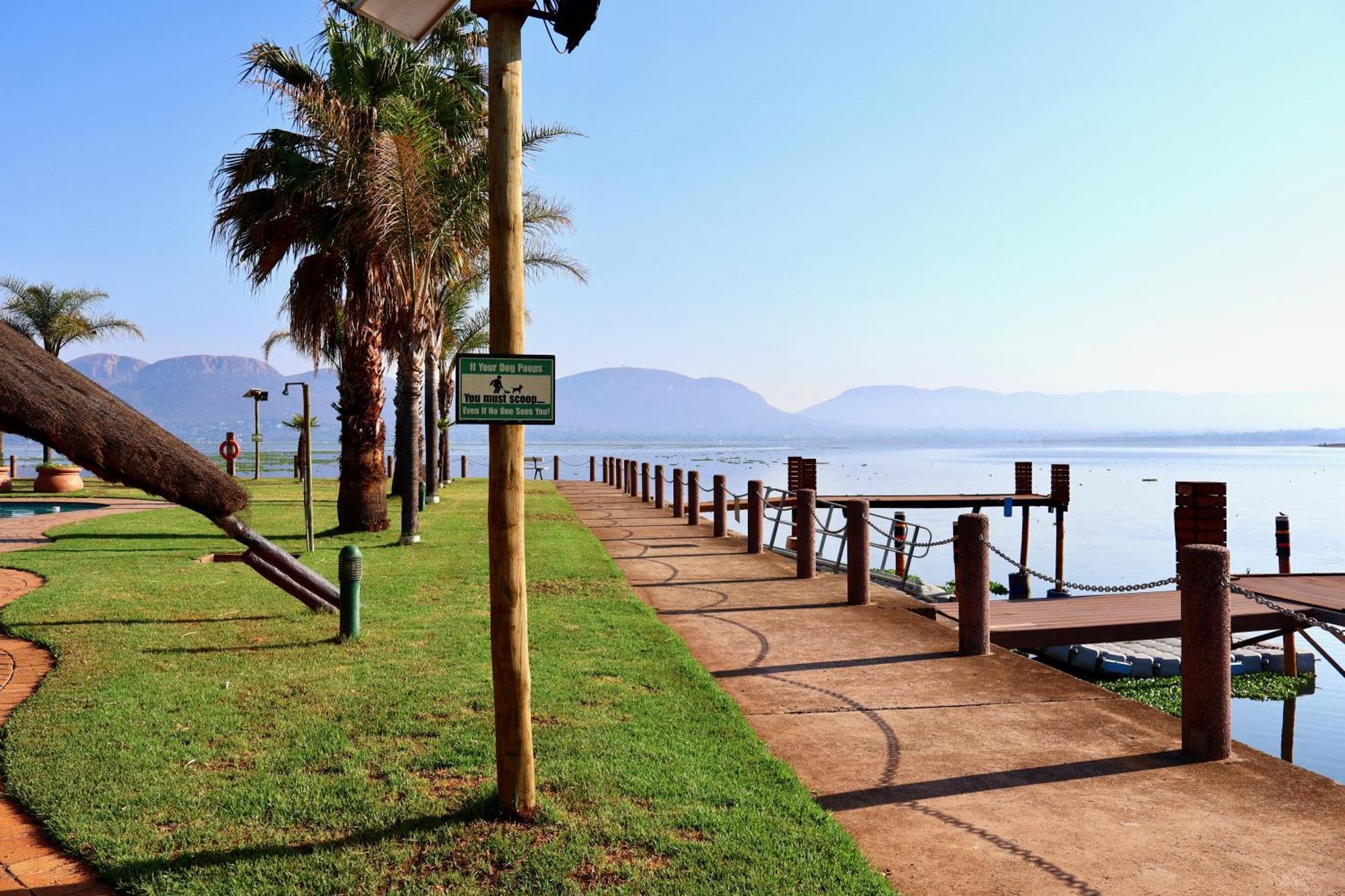 Hotel 37 On Eagles Hartbeespoort Esterno foto