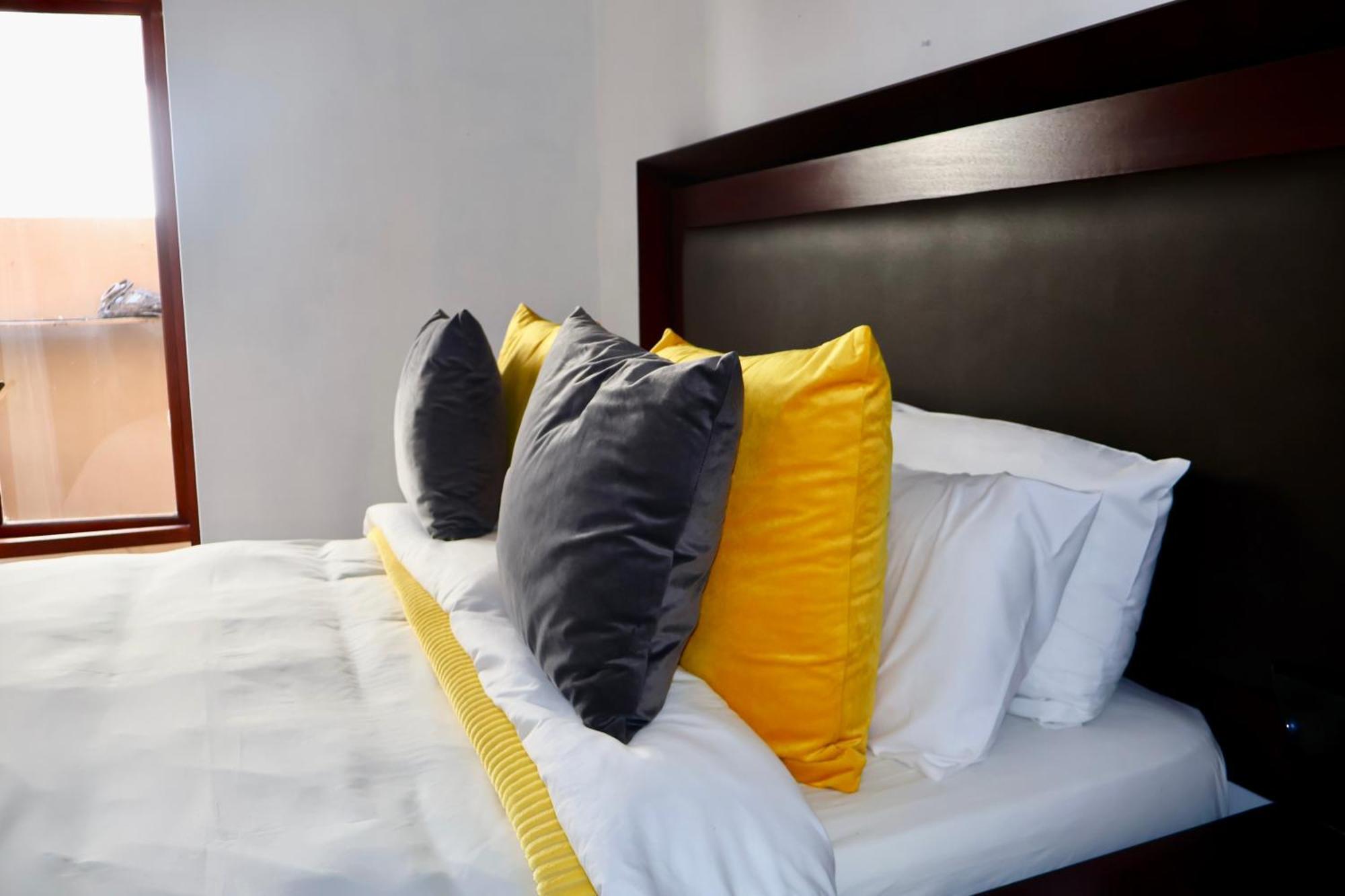 Hotel 37 On Eagles Hartbeespoort Esterno foto