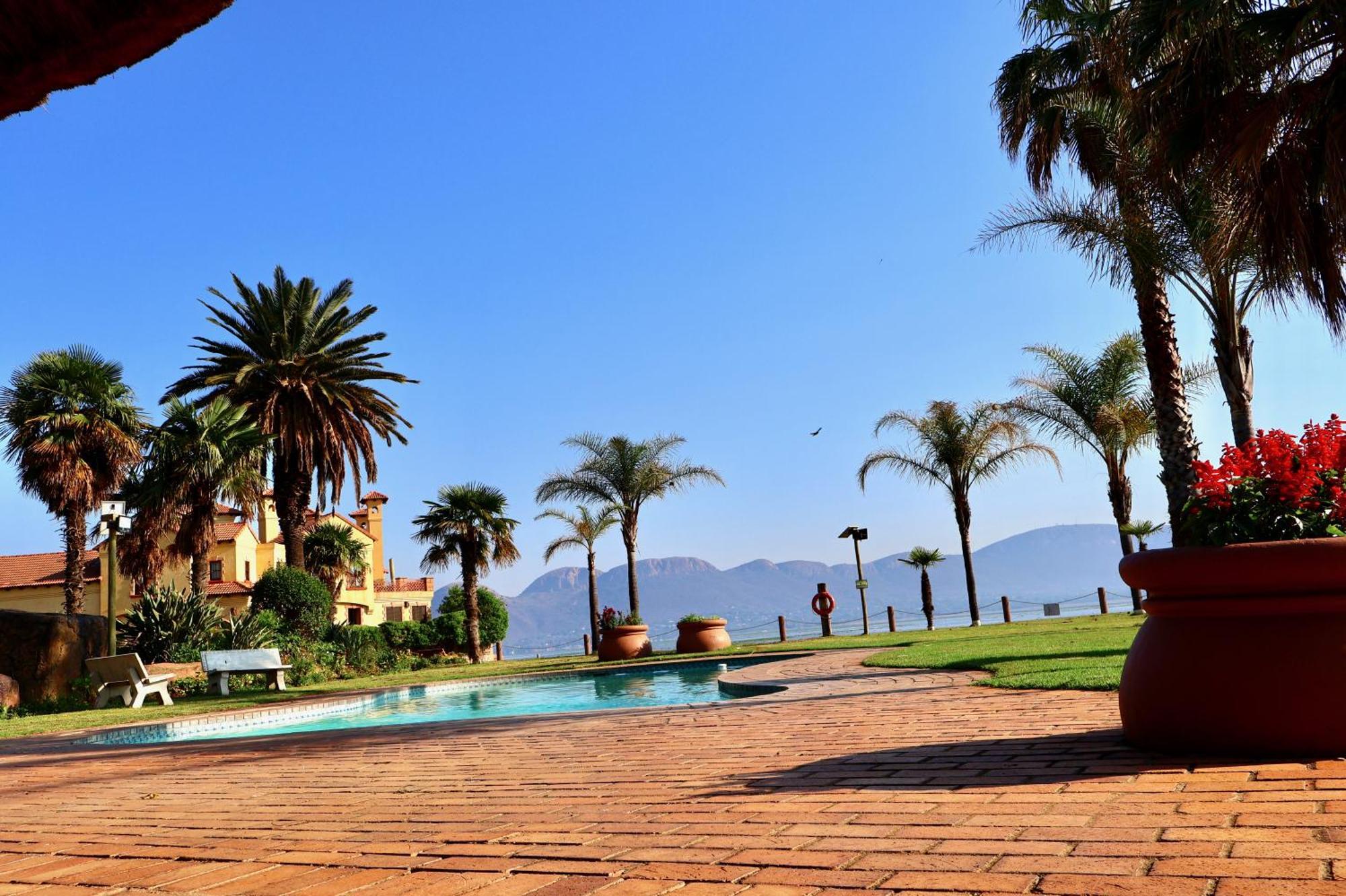 Hotel 37 On Eagles Hartbeespoort Esterno foto