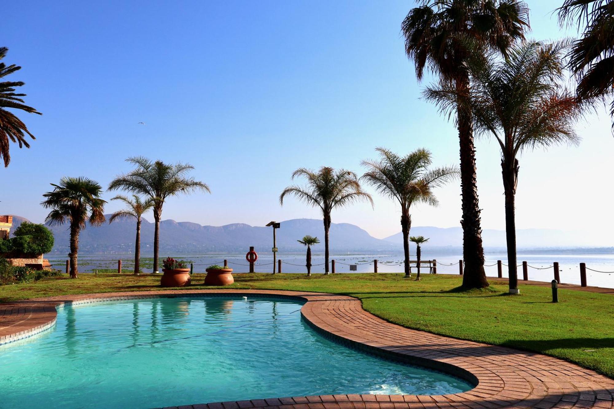 Hotel 37 On Eagles Hartbeespoort Esterno foto