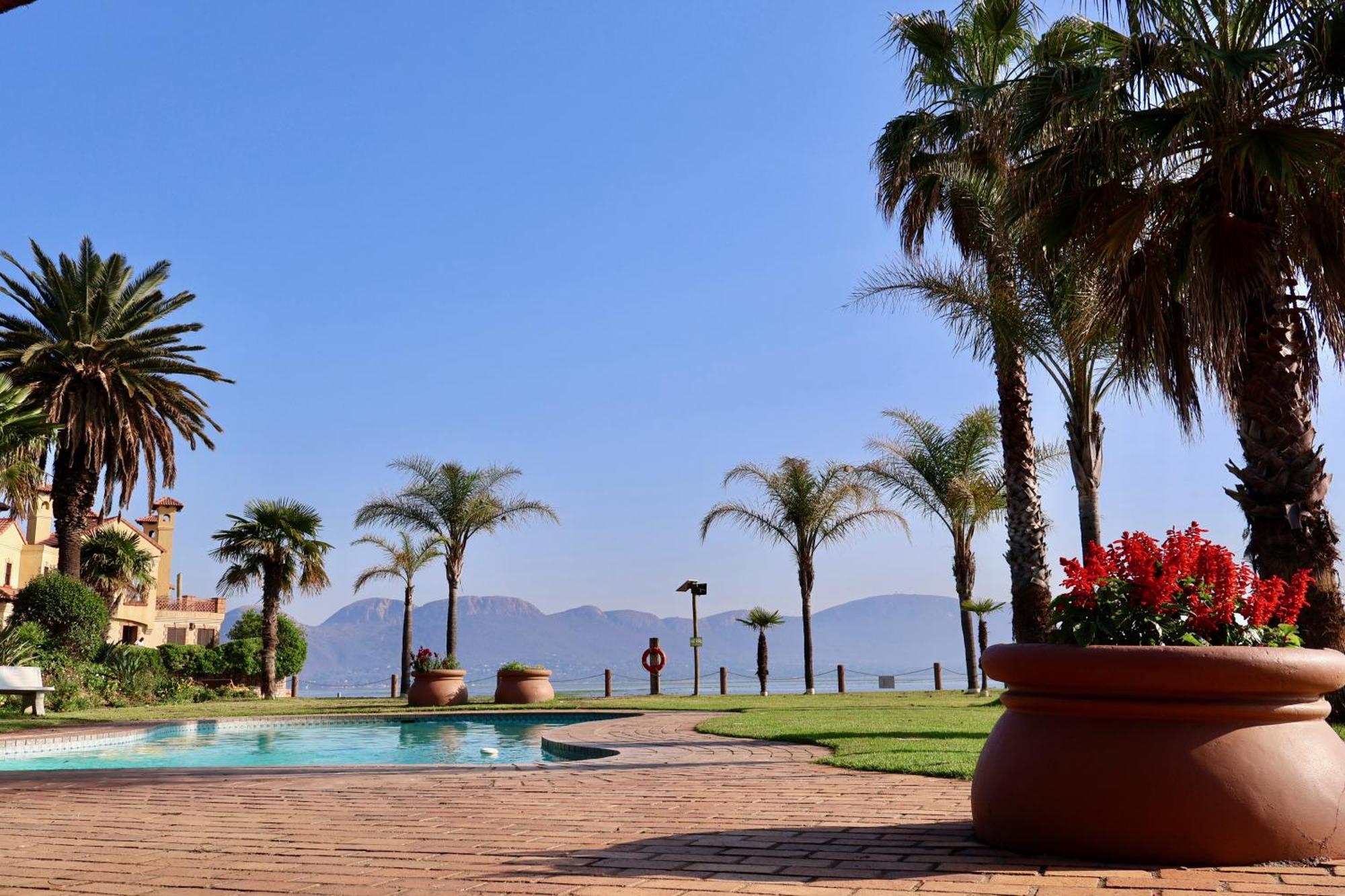 Hotel 37 On Eagles Hartbeespoort Esterno foto