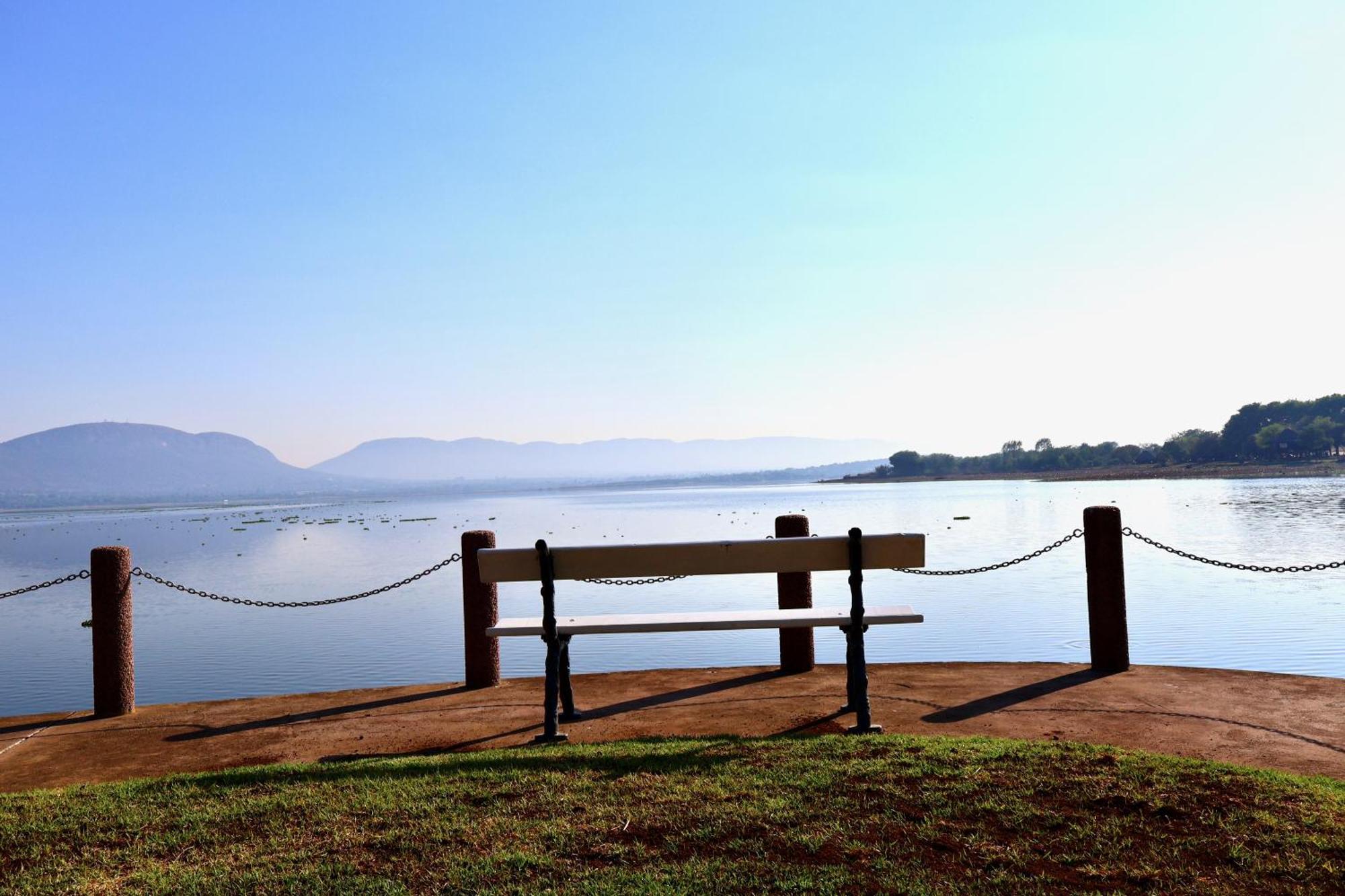 Hotel 37 On Eagles Hartbeespoort Esterno foto
