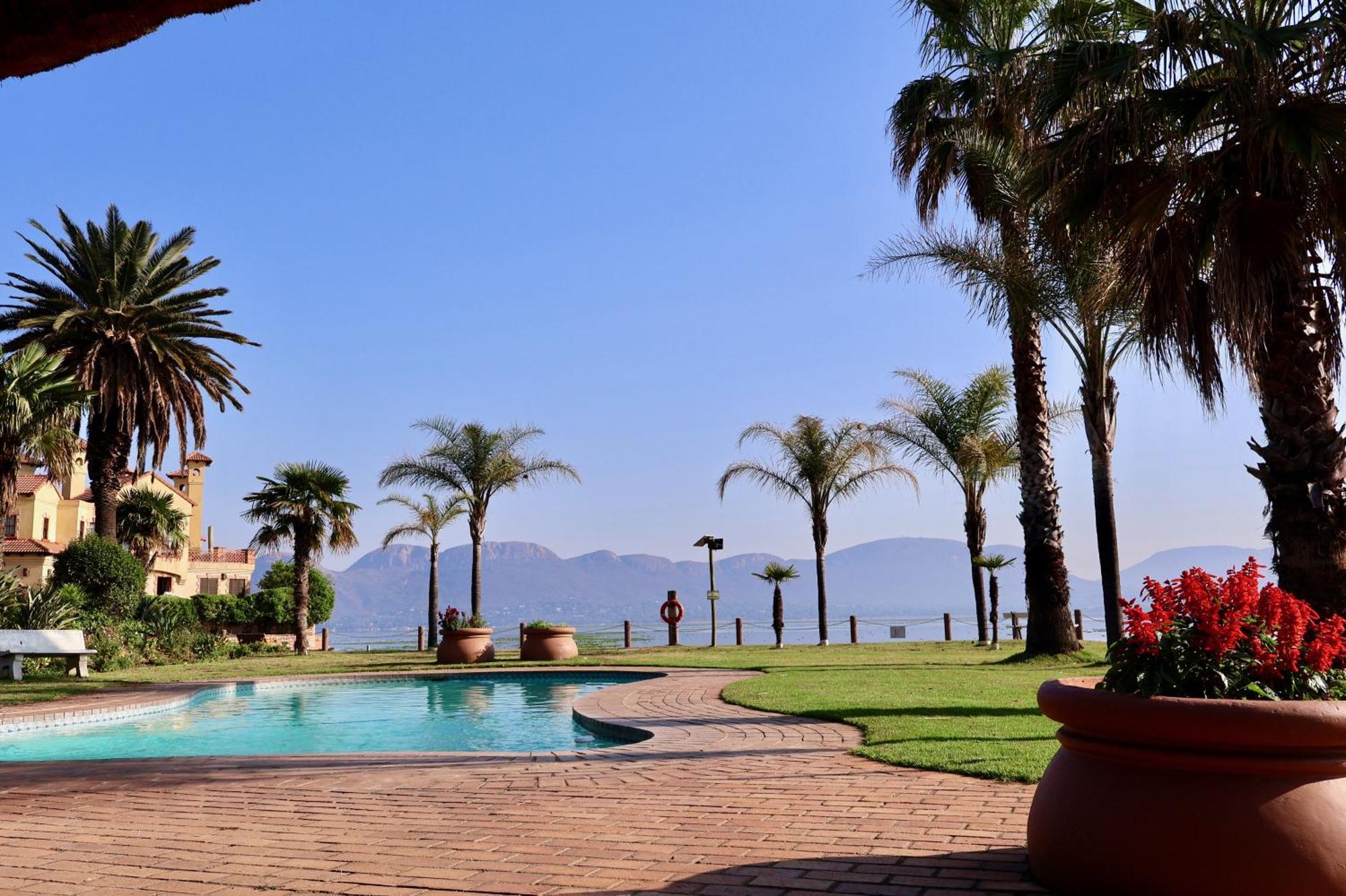Hotel 37 On Eagles Hartbeespoort Esterno foto